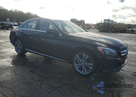2016 Mercedes-Benz C 300 z USA, uszkodzony, nr VIN WDDWF4JBXGR179059